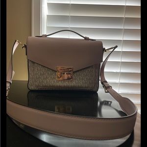 Michael Kors Crossbody Small Purse.